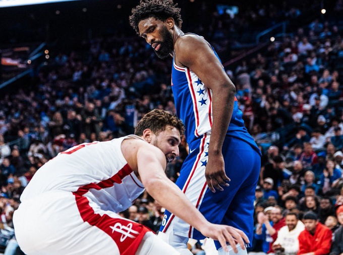 丹麦28-库里轰38+8记三分仍无缘今日最佳!对不起,你碰到暴走的大帝了